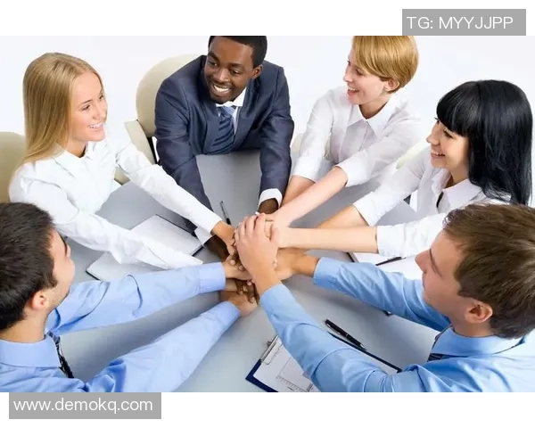 库尔图瓦：从门将到传奇的足球之路与背后的坚持与奋斗